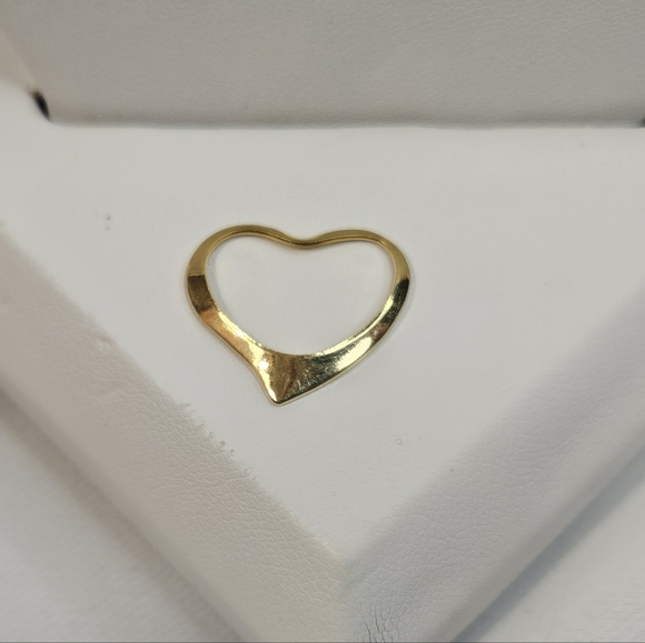 Elegant Gold Heart Pendant - Picture 6 of 6